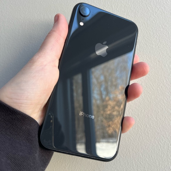 IPHONE XR 64GB BLACK (unlocked) - Picture 2 of 8